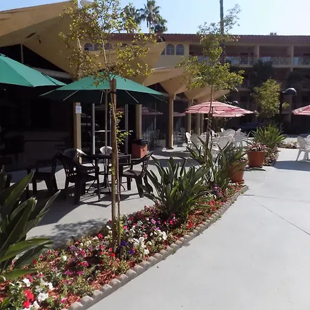Ramada By Wyndham Burbank Airport-2